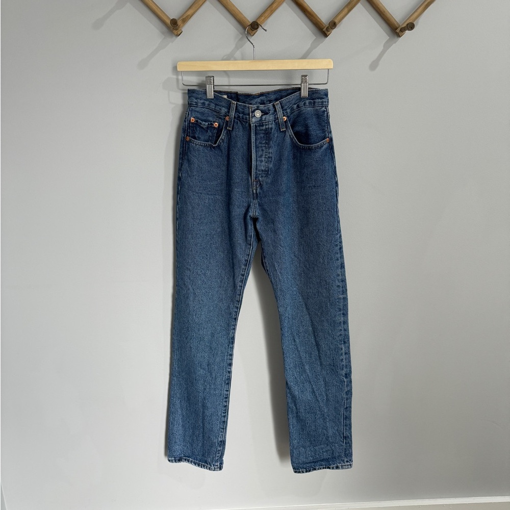 Levi’s 501 Original Fit Women’s Jeans W27 L30 in “Shout Out Stone - Medium Wash”